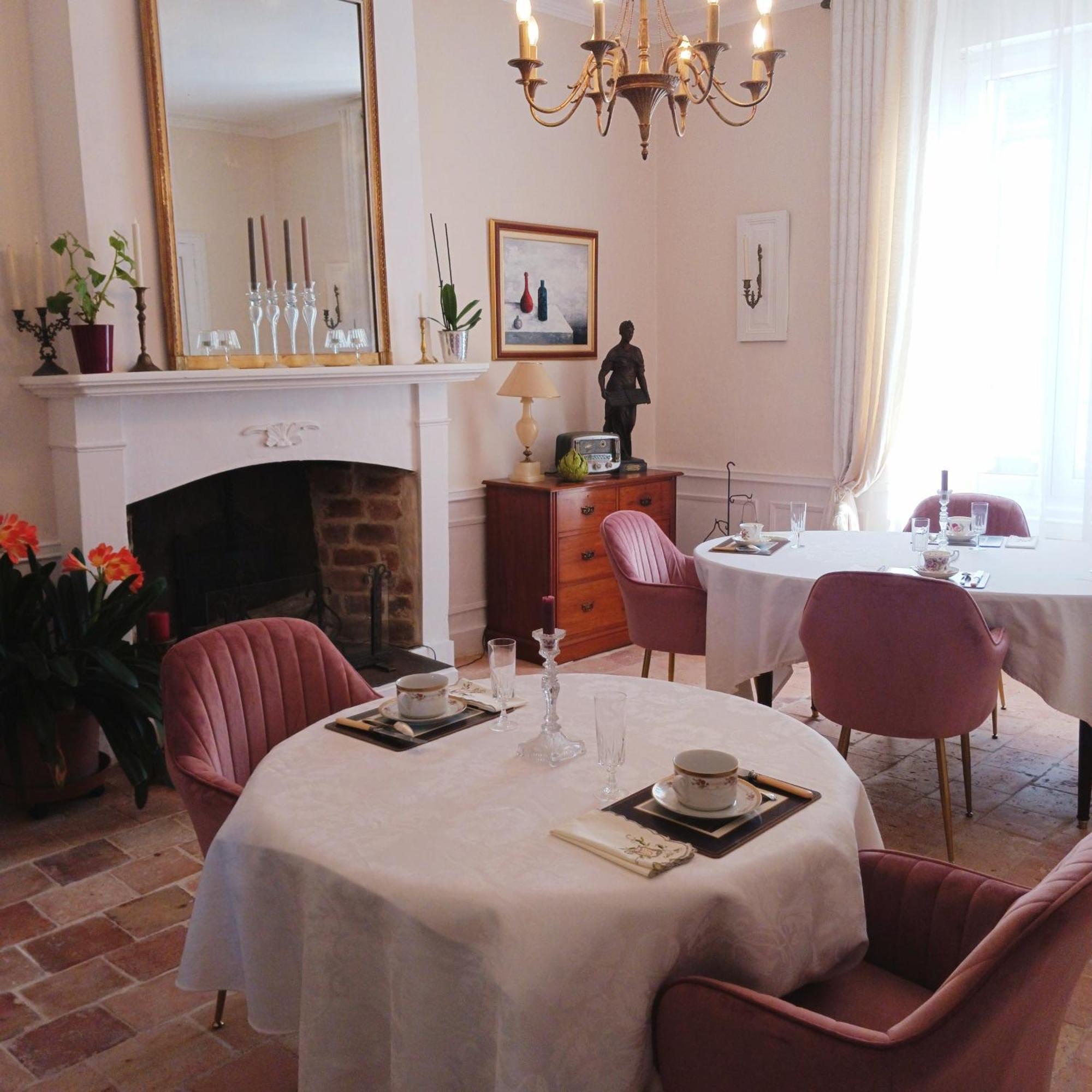 Le Griffon 1855 Hotel Saint-Laurent-Des-Autels Luaran gambar
