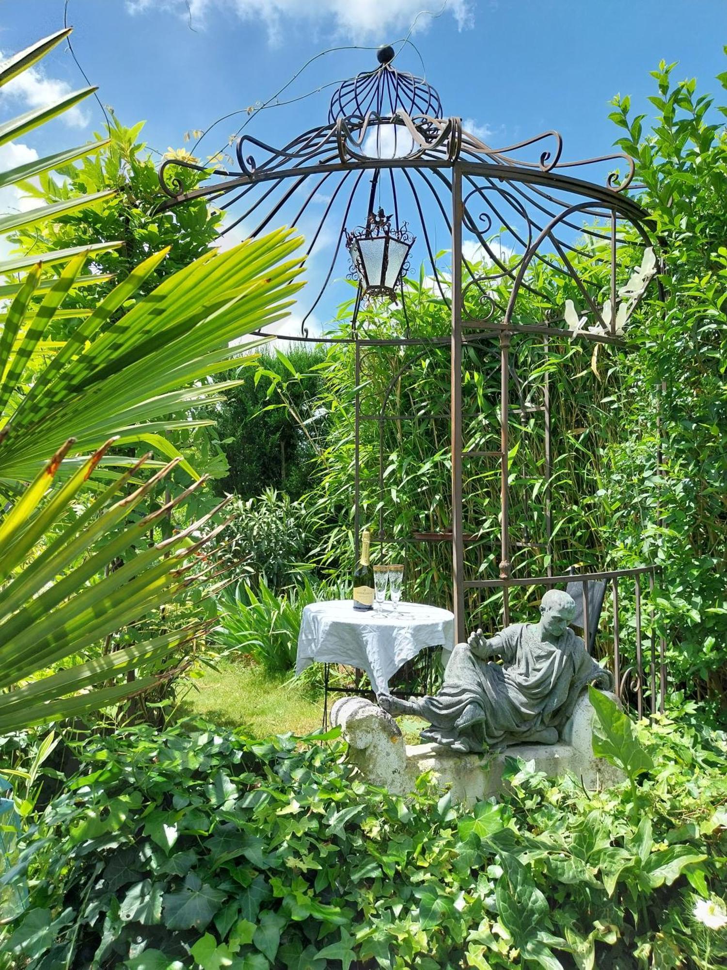 Le Griffon 1855 Hotel Saint-Laurent-Des-Autels Luaran gambar