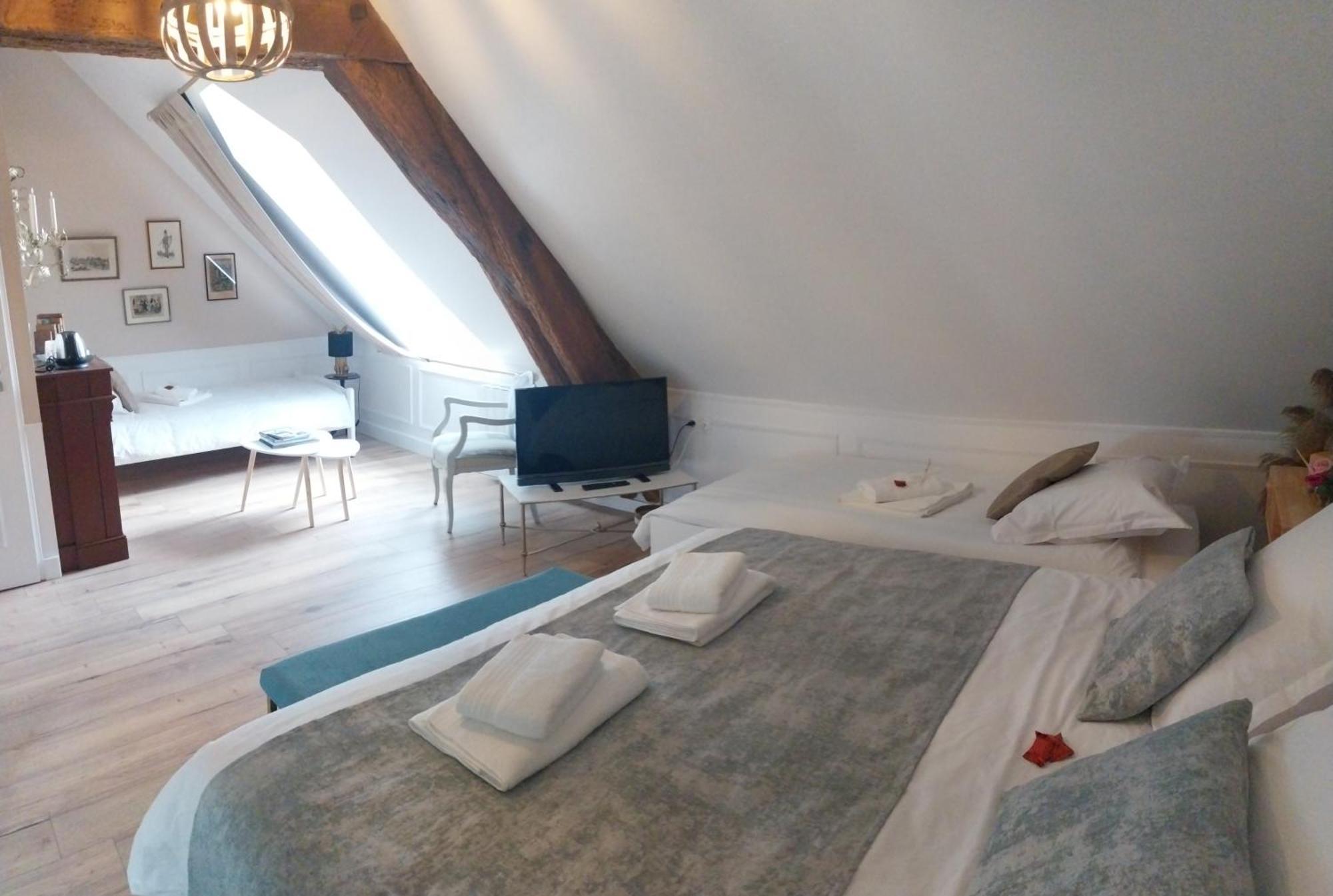 Le Griffon 1855 Hotel Saint-Laurent-Des-Autels Luaran gambar