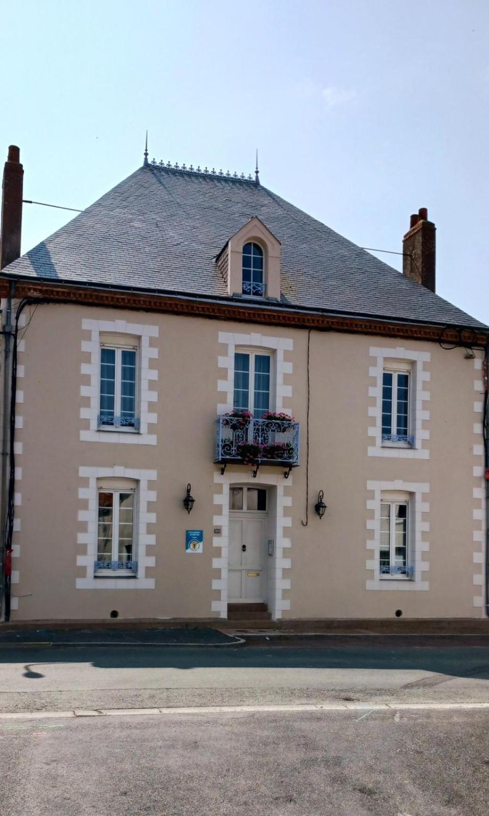 Le Griffon 1855 Hotel Saint-Laurent-Des-Autels Luaran gambar