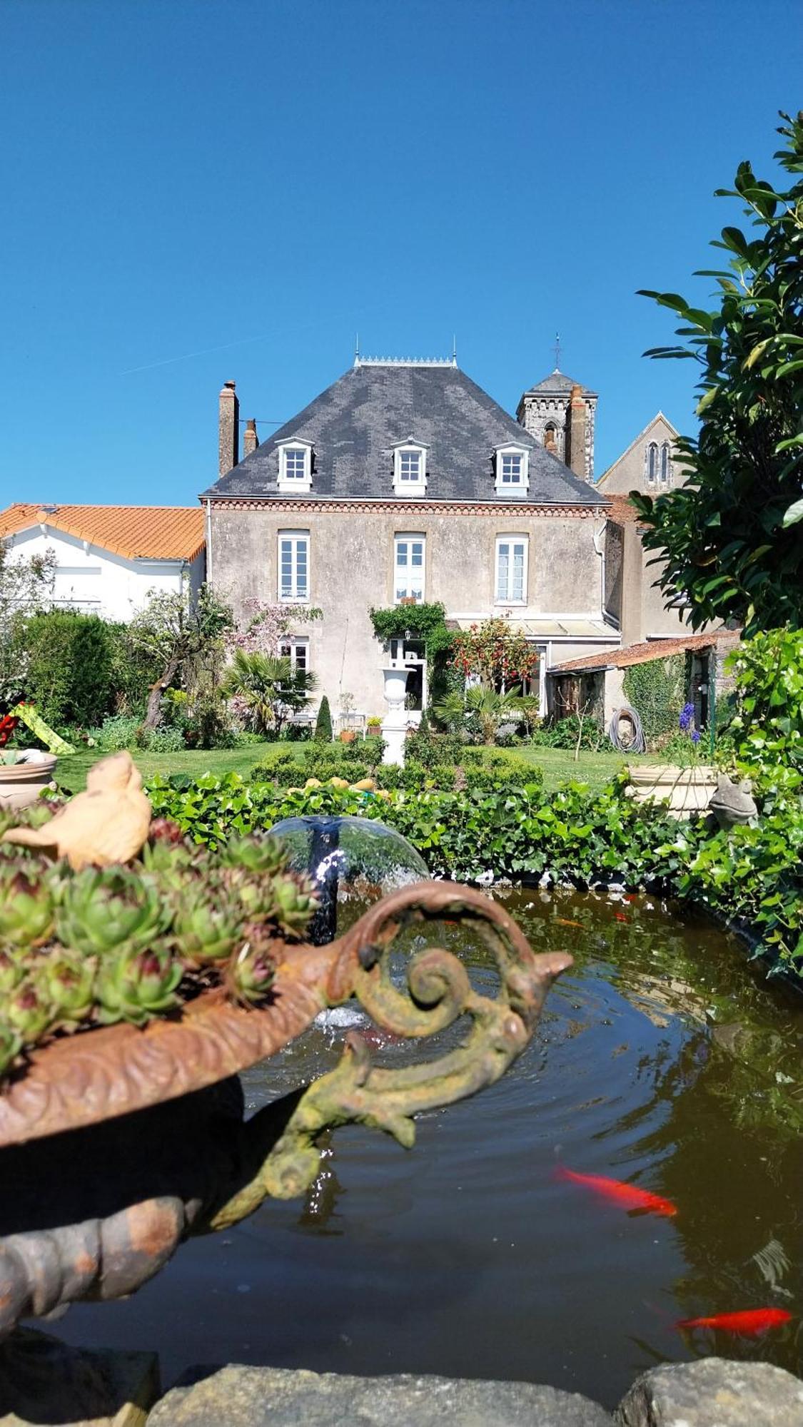 Le Griffon 1855 Hotel Saint-Laurent-Des-Autels Luaran gambar