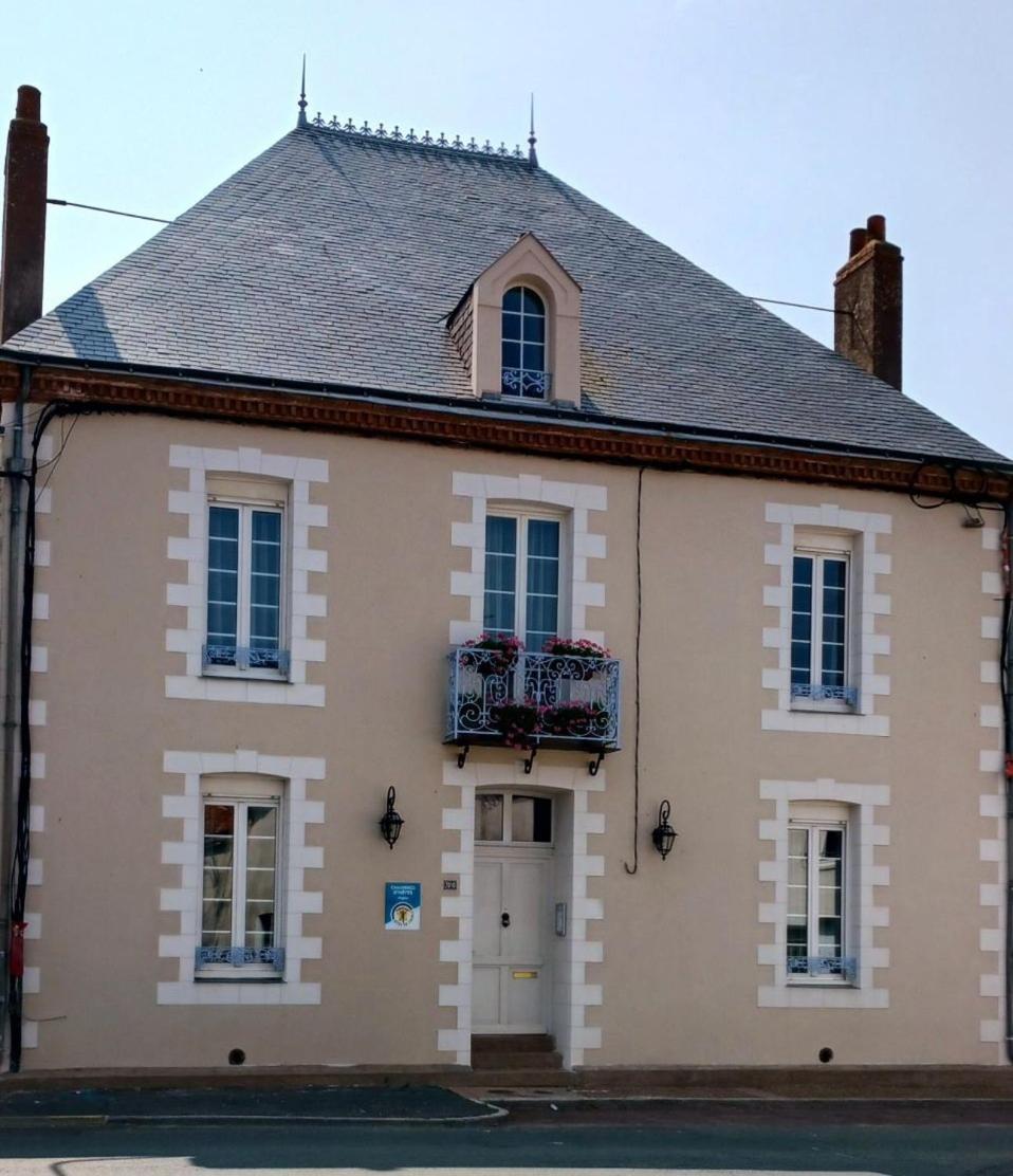 Le Griffon 1855 Hotel Saint-Laurent-Des-Autels Luaran gambar