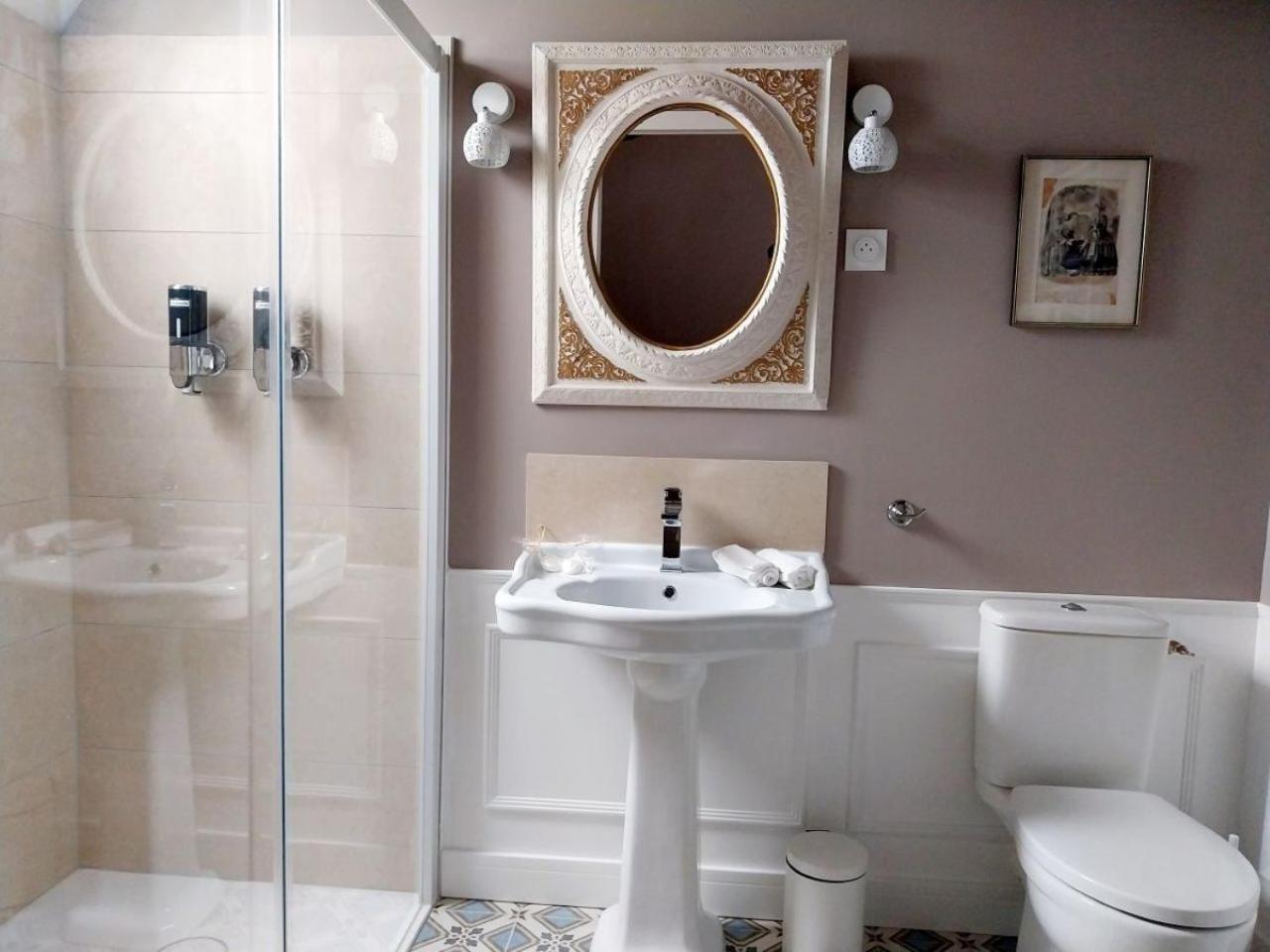 Le Griffon 1855 Hotel Saint-Laurent-Des-Autels Luaran gambar