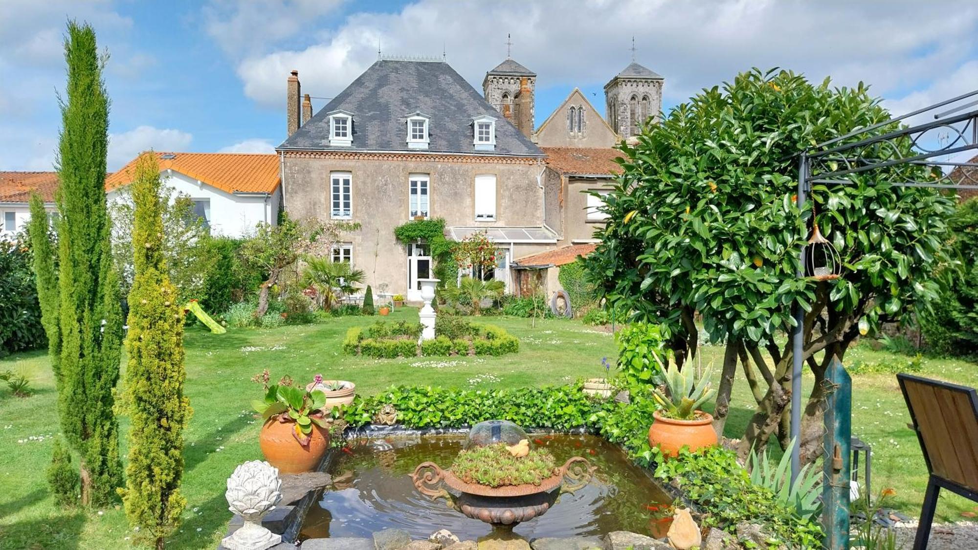Le Griffon 1855 Hotel Saint-Laurent-Des-Autels Luaran gambar